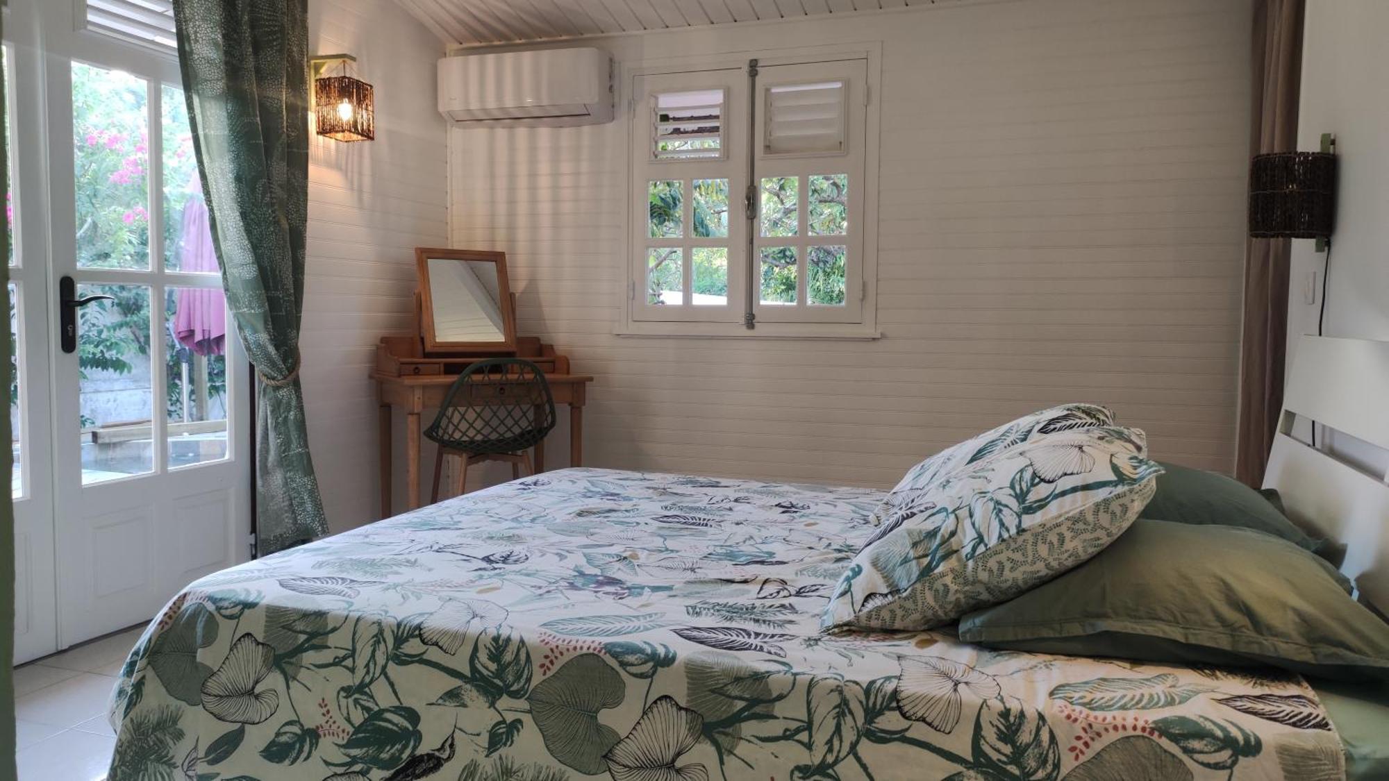 Les Coulirooms - Suite Avec Jacuzzi Et Grande Terrasse Sainte-Anne  Esterno foto